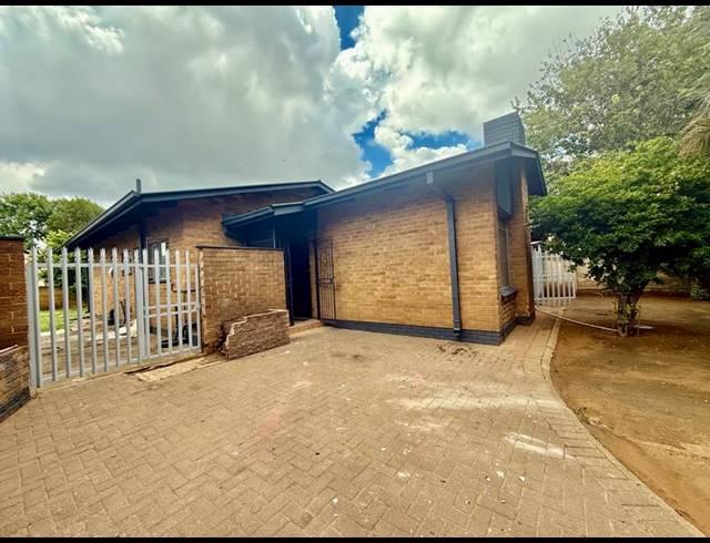3 BEDROOM HOUSE FOR SALE IN VANDERBIJLPARK CW 5